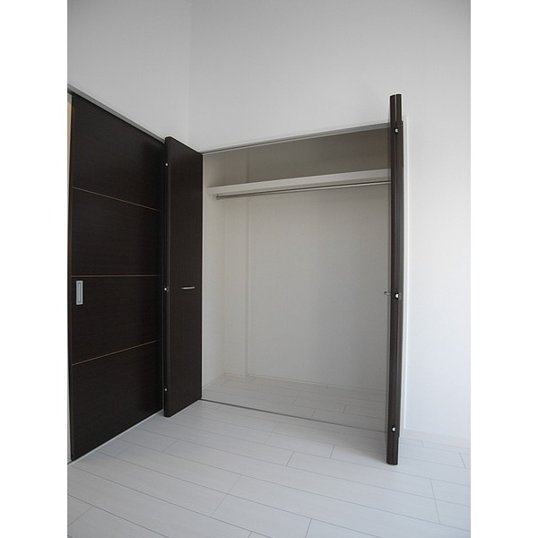 Receipt. 6 Pledge Western-style housing