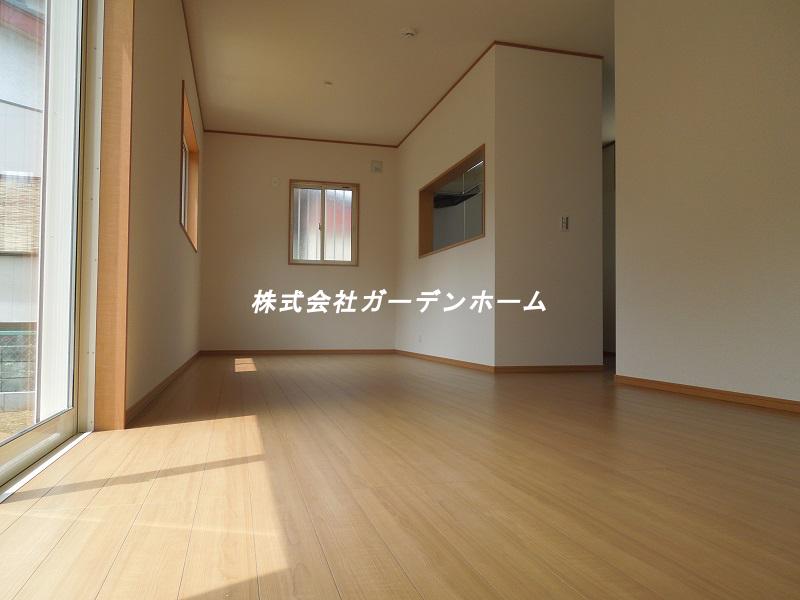 Model house photo. LDK facing the south is at any time warm