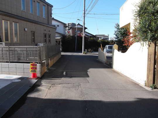 Local photos, including front road. Frontal road