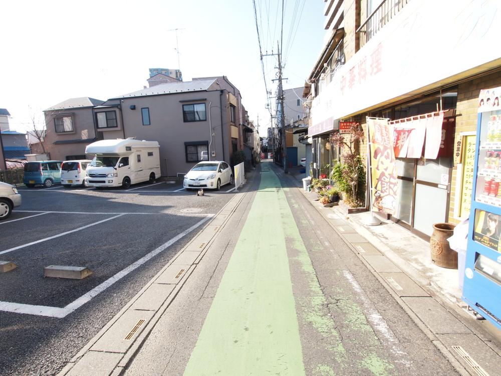 Local photos, including front road. Local (01 May 2014) Shooting 4m public road