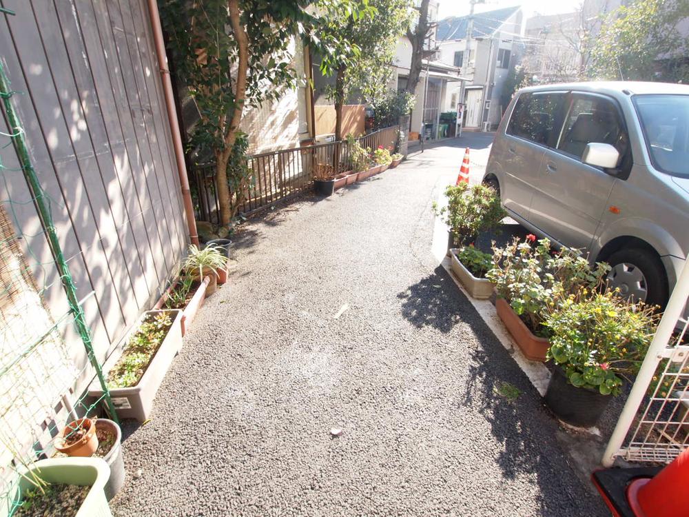 Local land photo. Local (01 May 2014) Shooting 2.5m driveway