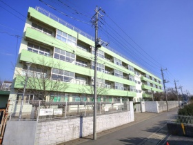Primary school. 412m until Kawaguchi Municipal lay Small (Elementary School)