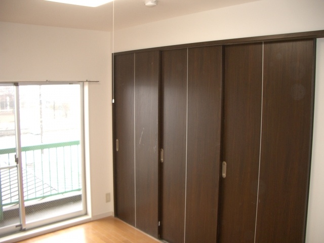 Receipt. A rich storage of closet.