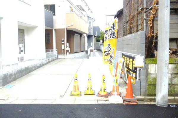 Parking lot. Local (12 May 2013) Shooting