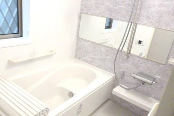 Bathroom. Indoor (12 May 2013) Shooting