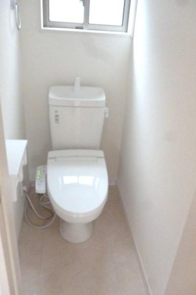 Toilet. Indoor (12 May 2013) Shooting