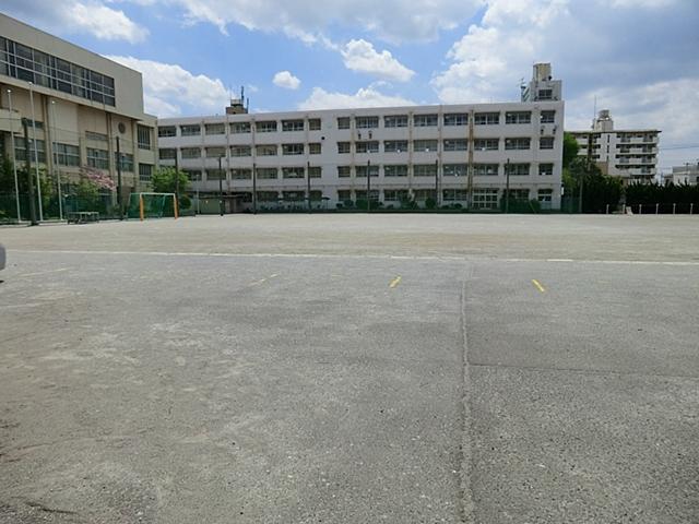 Primary school. 50m to Iizuka elementary school