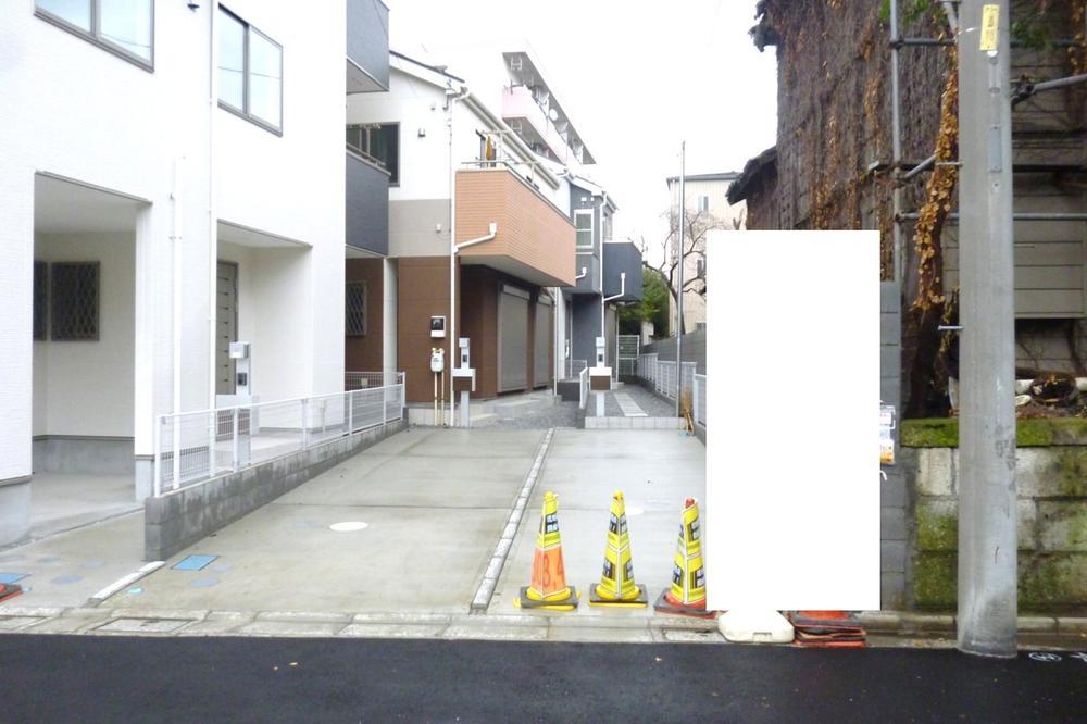 Local appearance photo. Local (12 May 2013) Shooting