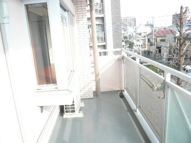 Balcony. Spacious laundry is balcony Hoseru.