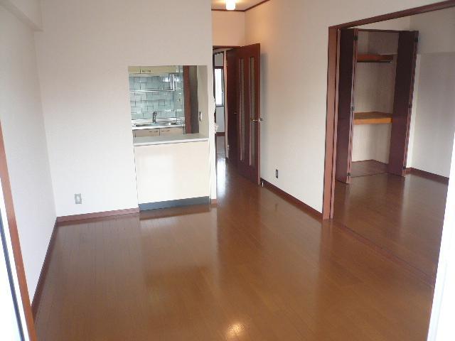 Living and room. Spacious is the living room of flooring.