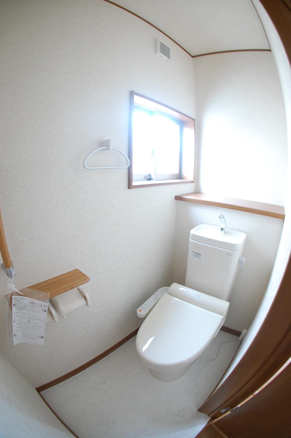 Toilet. Toilet 2 places