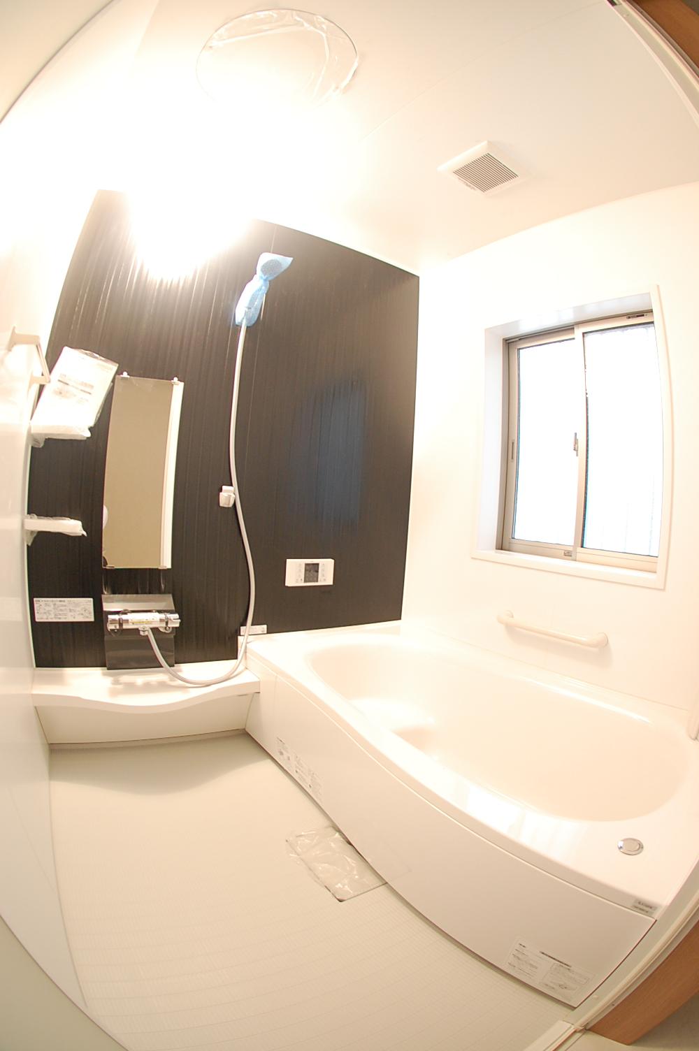 Bathroom. Spacious 1 tsubo bus