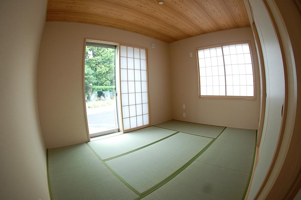 Non-living room. Japanese-style room that can also be used as a guest room