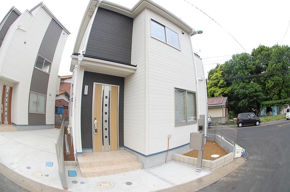 Local appearance photo. Building 2