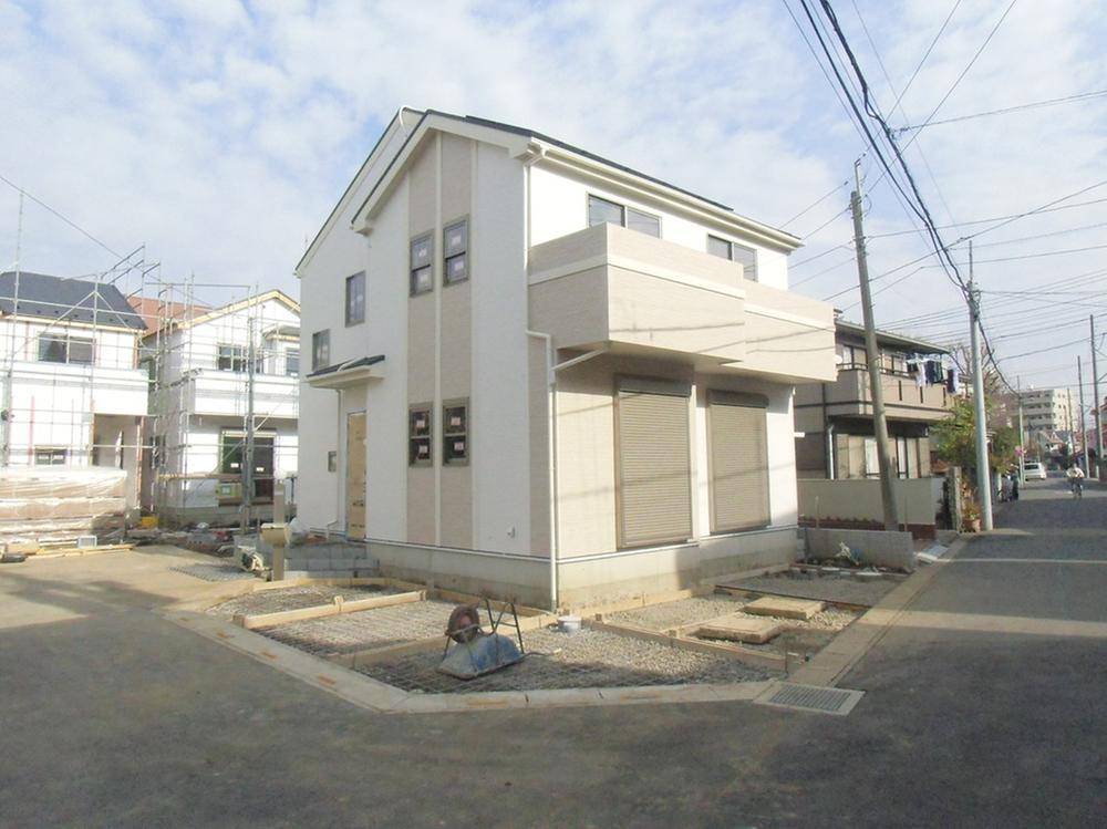 Local appearance photo. Local (12 May 2013) Shooting