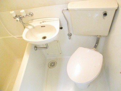 Bath. Is clean is a simple three-point unit bus