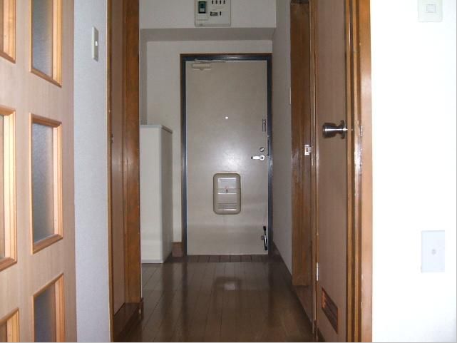 Entrance. This is a sample photo of another in Room.