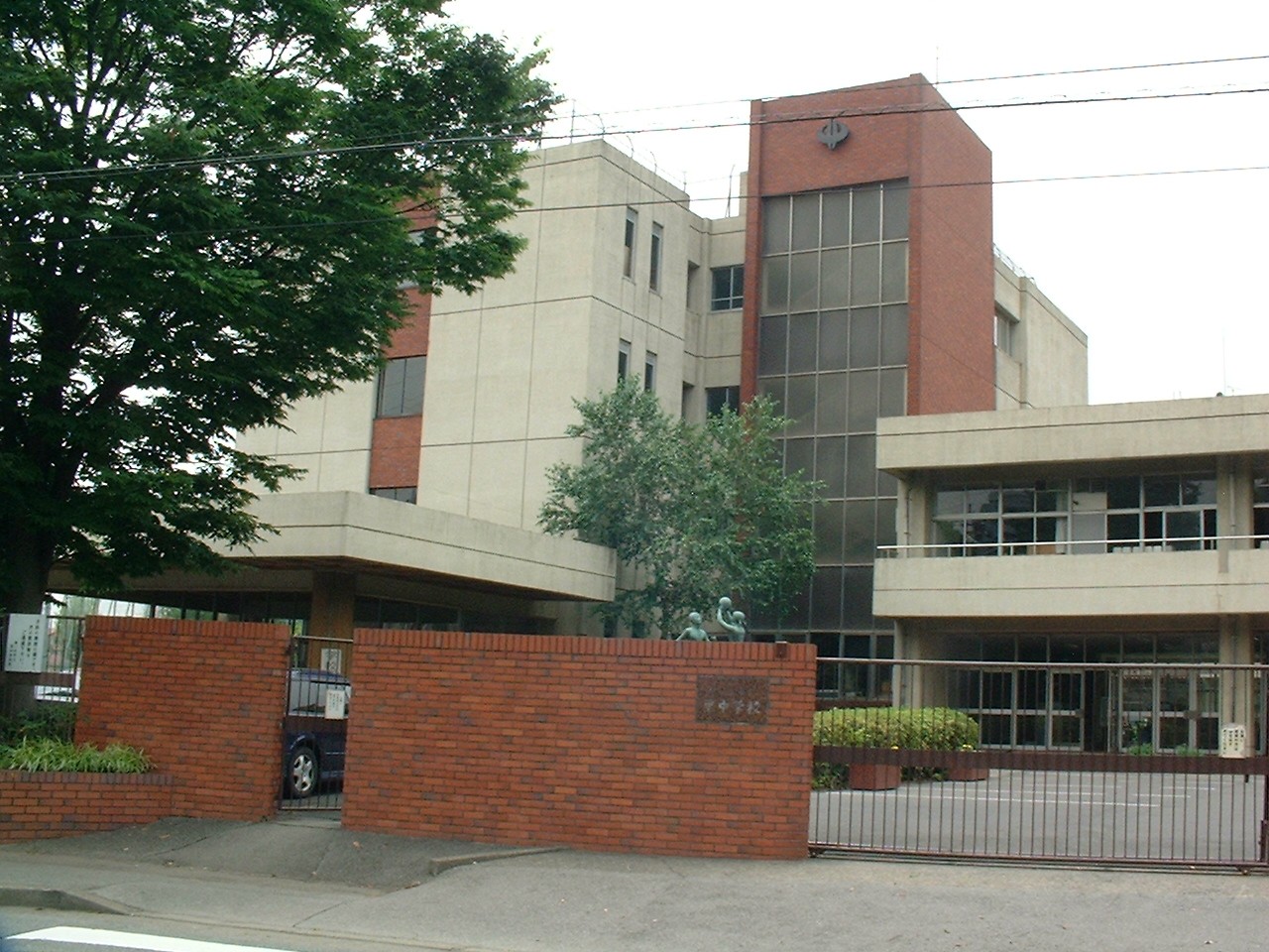 Junior high school. 1412m until the municipal village junior high school (junior high school)