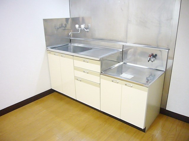 Kitchen. Gas stove can be installed kitchen.