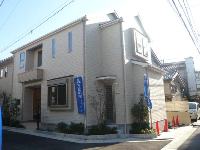 Local appearance photo. Local (11 May 2013) Shooting