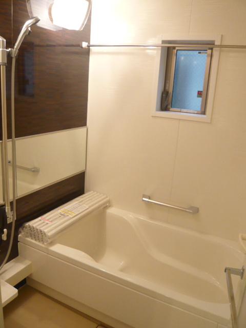 Bathroom. Local (11 May 2013) Shooting