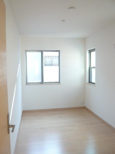 Non-living room. Local (11 May 2013) Shooting