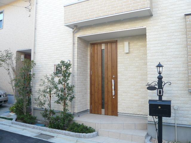 Entrance. Local (11 May 2013) Shooting