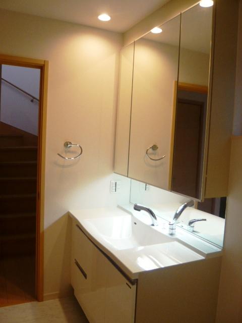 Wash basin, toilet. Local (11 May 2013) Shooting