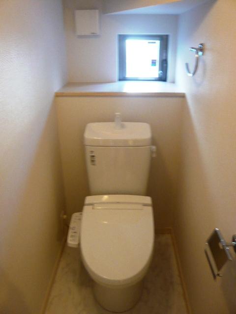 Toilet. Local (11 May 2013) Shooting