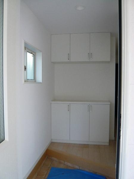 Entrance. Local (11 May 2013) Shooting