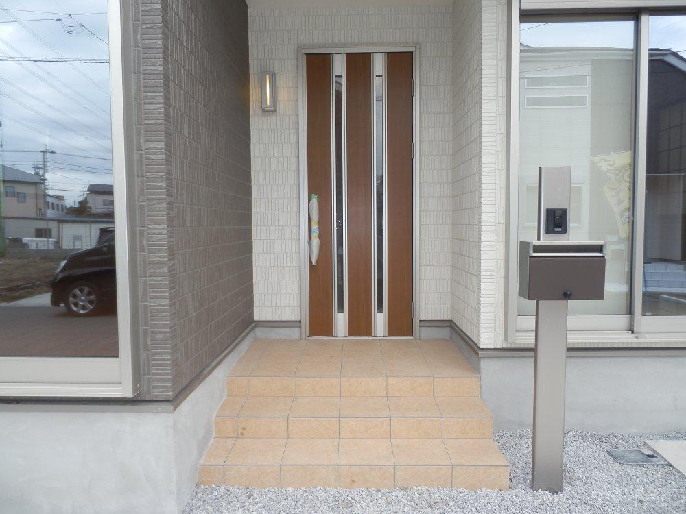 Entrance. Local (12 May 2013) Shooting 4 Building