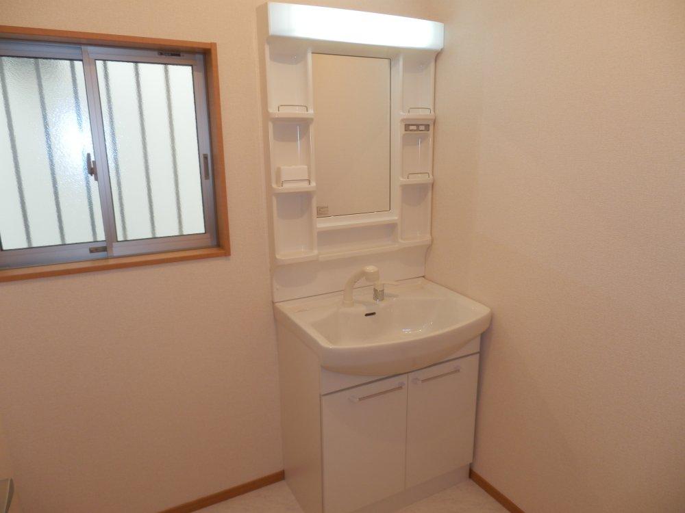 Wash basin, toilet. Indoor (12 May 2013) Shooting 4 Building