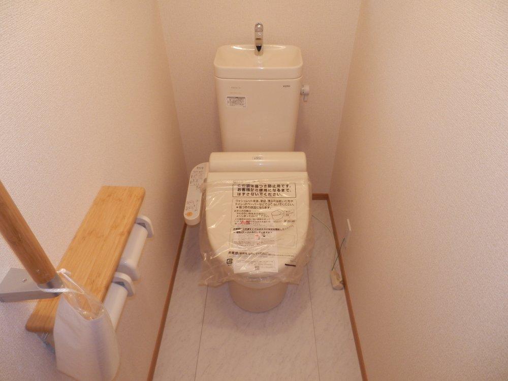 Toilet. Indoor (12 May 2013) Shooting 4 Building