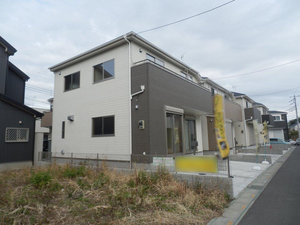 Local photos, including front road. Local (12 May 2013) Shooting 