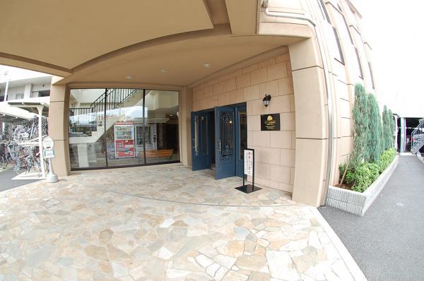 Entrance. Day shift management