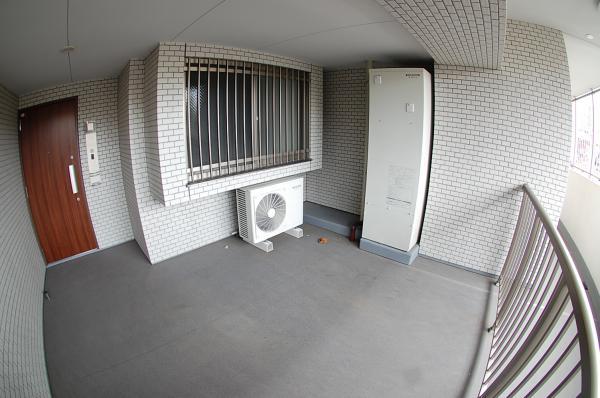 Other common areas. Entrance porch in consideration of the privacy