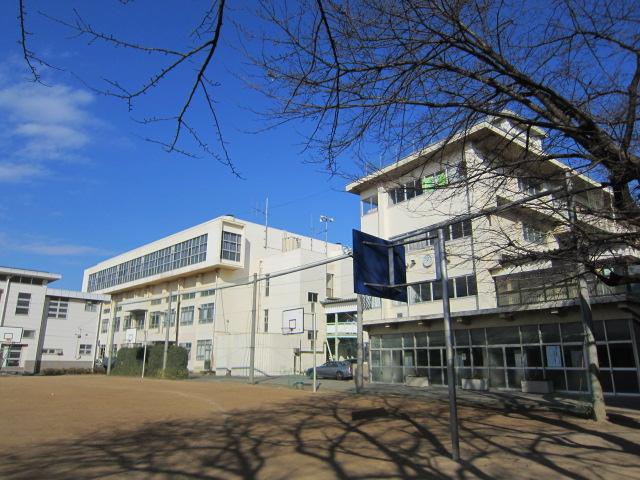 Junior high school. Angyo 640m until junior high school