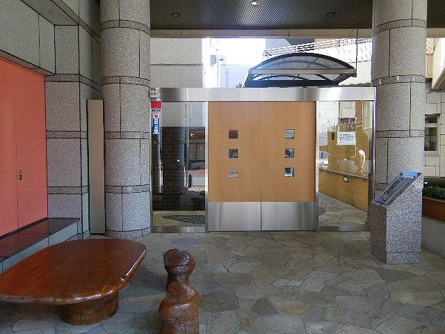 Entrance. Common areas