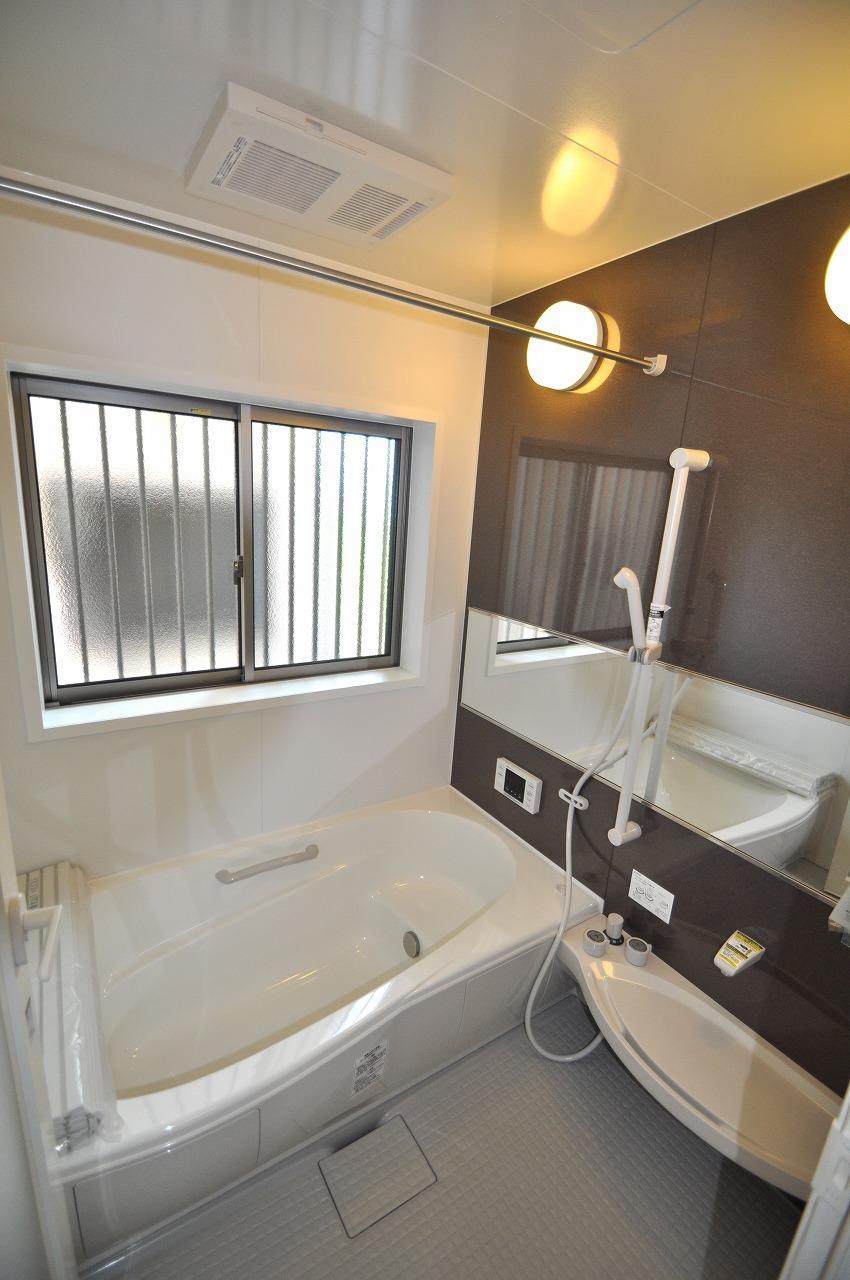 Bathroom. B Building bathroom. Also it comes with a bathroom ventilation dryer at 1 pyeong type. 