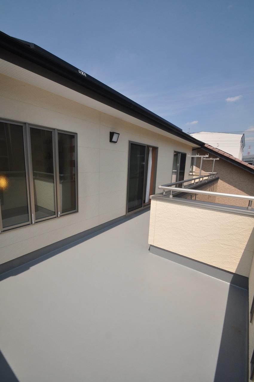 Balcony. B Building veranda. Widely and easy to use. It is also a good per yang. 