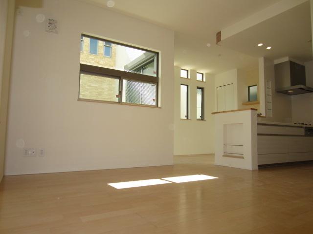 Living. 4 Building (October 2013) Shooting