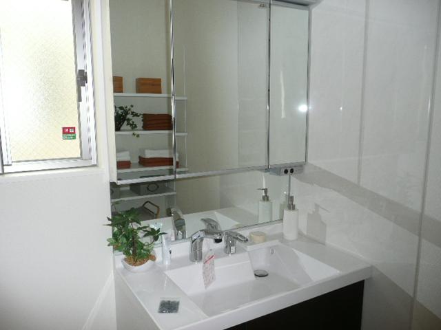 Wash basin, toilet. Building 2 (November 2013) Shooting