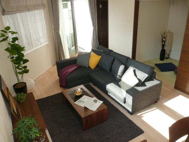 Living. Building 2 Living