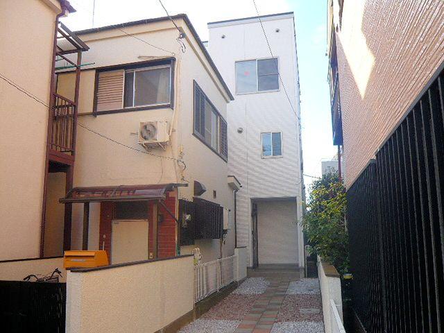 Local appearance photo. It is ideally situated in Kawaguchi Station 18 mins. 