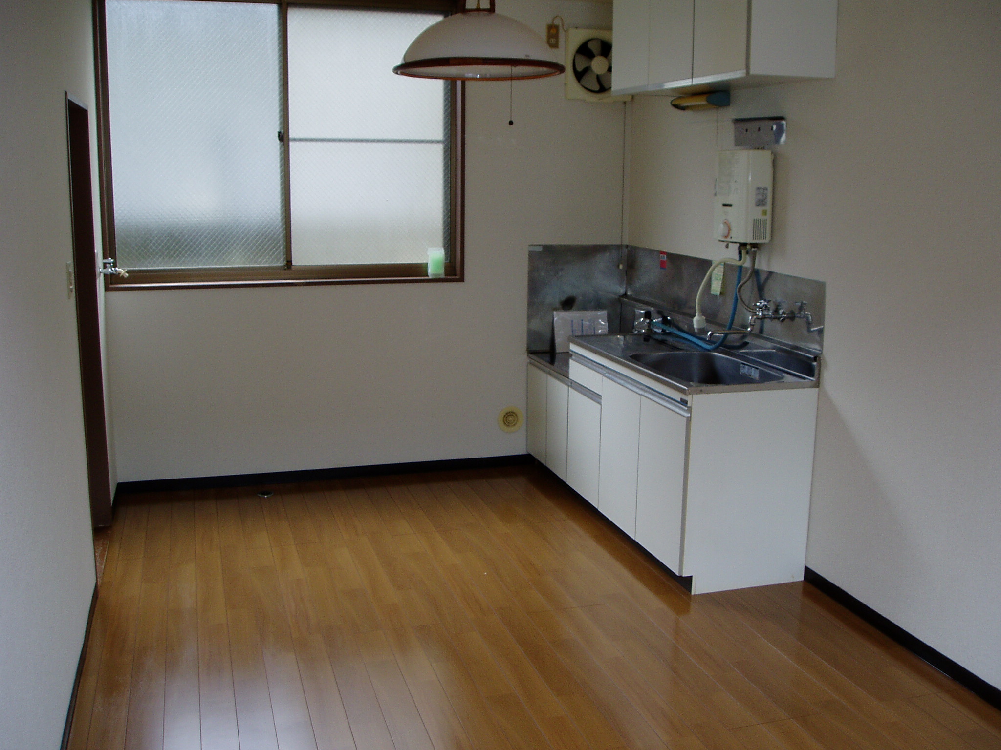Kitchen. Flooring is already Chokawa.