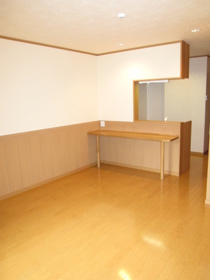 Living and room. Counter with rooms