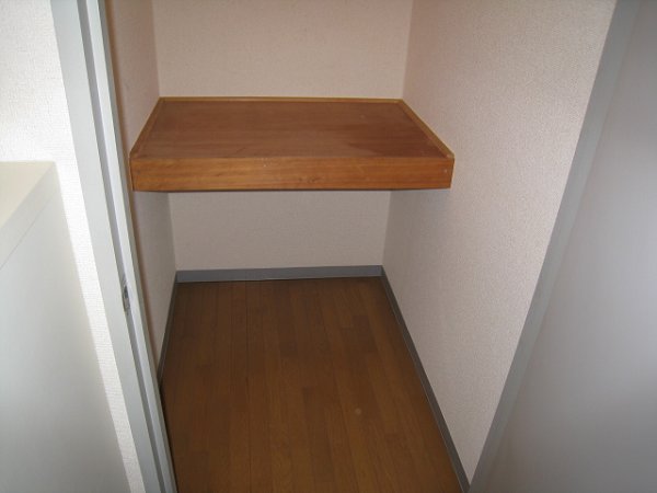 Receipt. Entrance next to storage