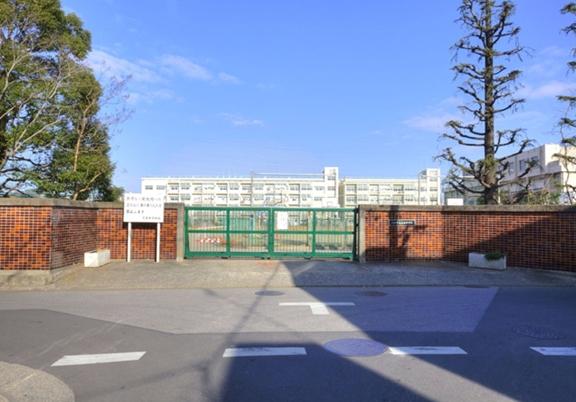 Junior high school. Shibahigashi until junior high school 1270m