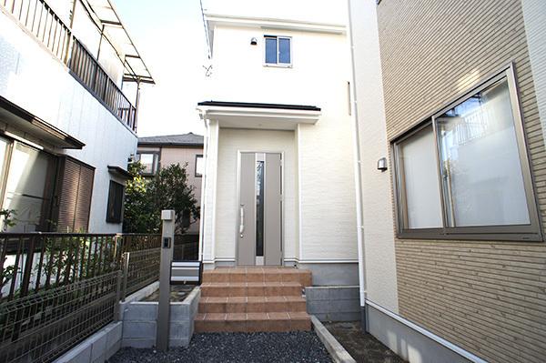 Local appearance photo. 5 Building