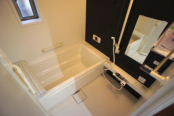 Bathroom. 4 Building